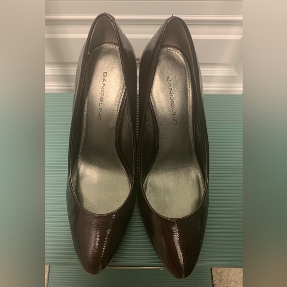 Pretty wine color heels by Bandolino. Size 6.5 - Picture 5 of 7